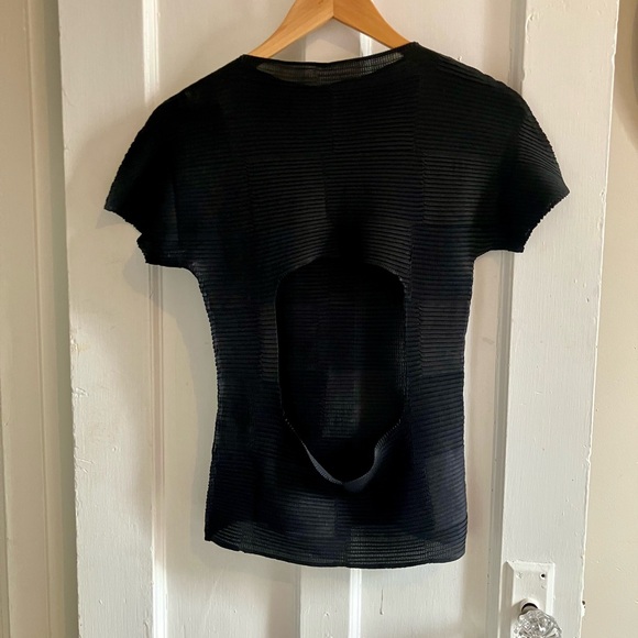 Issey Miyake Black Checkered Pleats Top, size 2 (Small equivalent) - Picture 5 of 9